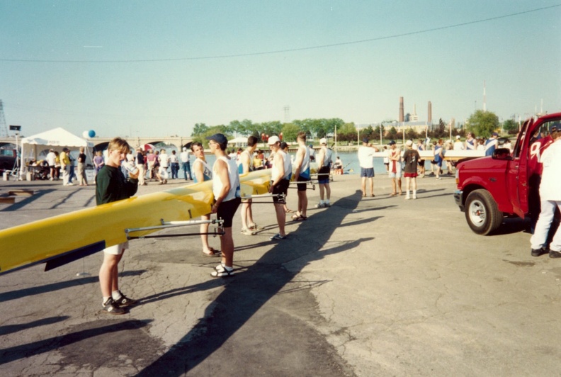 Toldeo 1994 - Men_s 8 heading to the dock.jpg